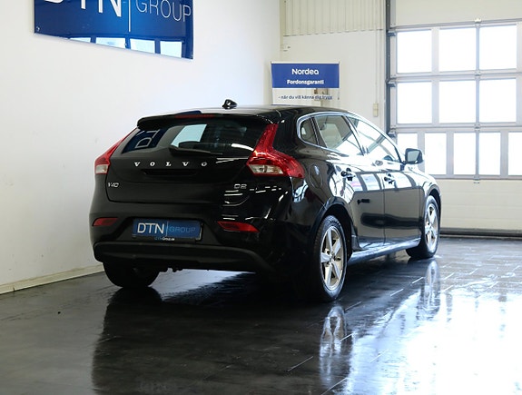 Volvo V40 3 of 17