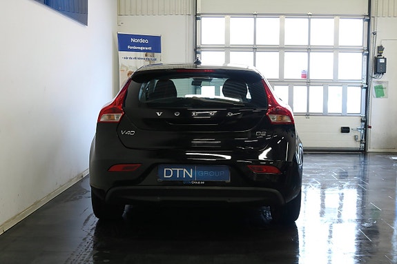 Volvo V40 4 of 17