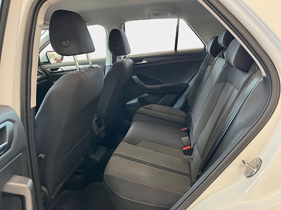 Volkswagen T-Roc 10 of 18