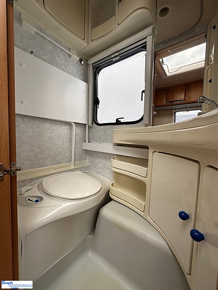 Adria CLASSICA 563 UK | ALDE | VÅNINGSSÄNG 16 of 19