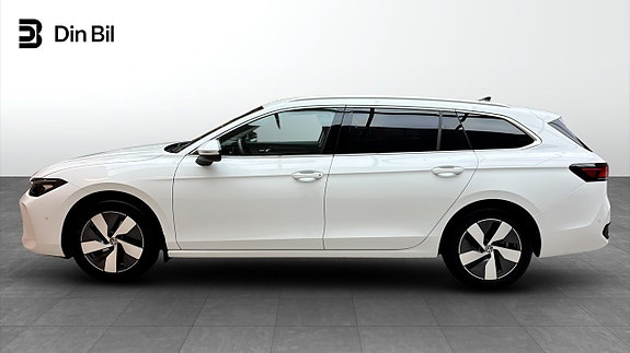 Volkswagen Passat 2 of 5