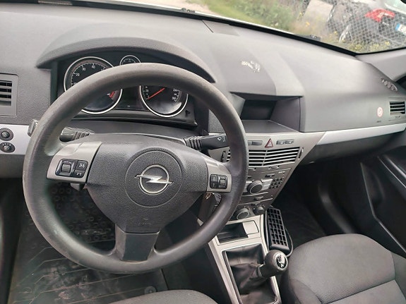 Opel Astra 19 of 24