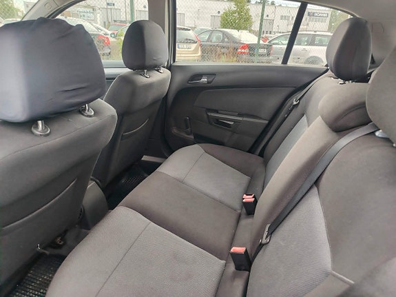 Opel Astra 23 of 24