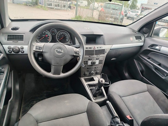 Opel Astra 12 of 24