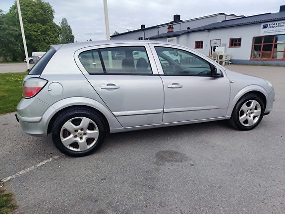 Opel Astra 18 of 24
