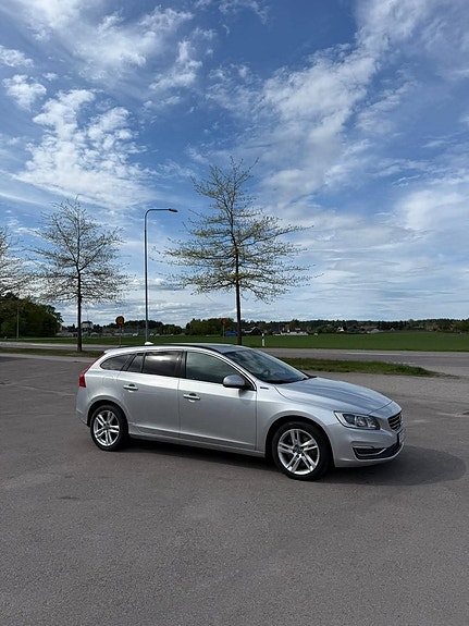 Volvo V60 2 of 5