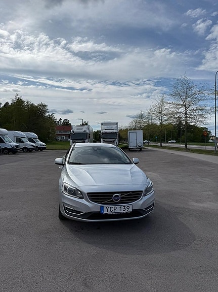 Volvo V60 4 of 5