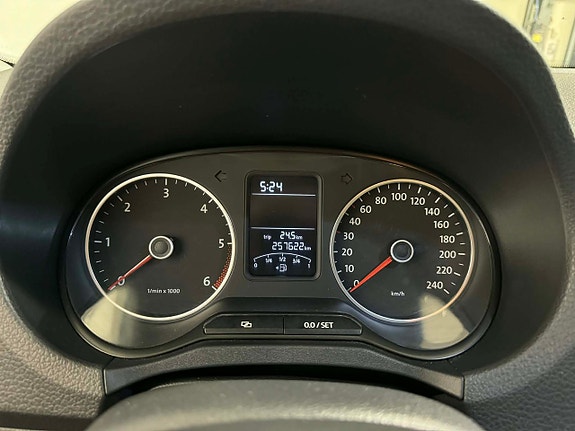 Volkswagen Amarok 10 of 16