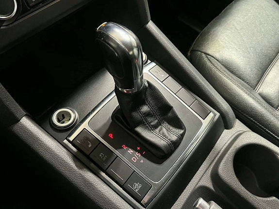 Volkswagen Amarok 12 of 16