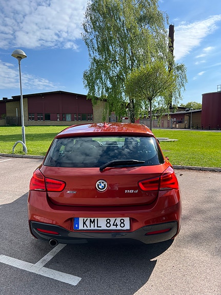 BMW 118d 3 of 5
