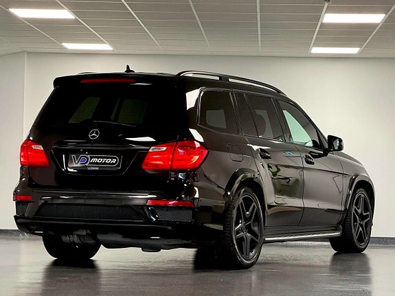 Mercedes-Benz GL350 2 of 24
