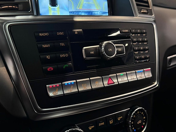 Mercedes-Benz GL350 18 of 23