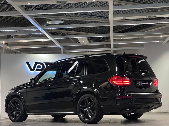 Mercedes-Benz GL350 3 of 5
