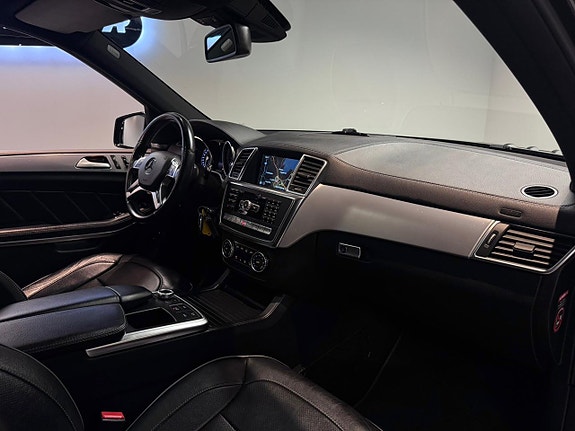 Mercedes-Benz GL350 20 of 23