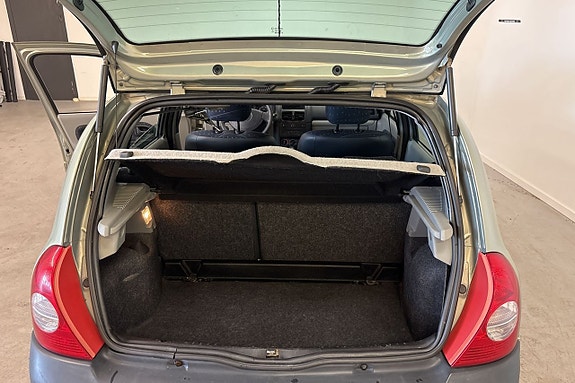 Renault Clio 16 of 19