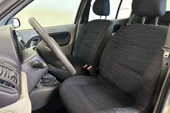 Renault Clio 11 of 19