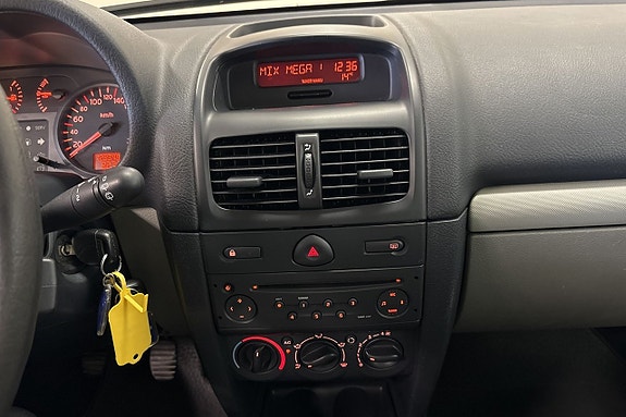 Renault Clio 15 of 19