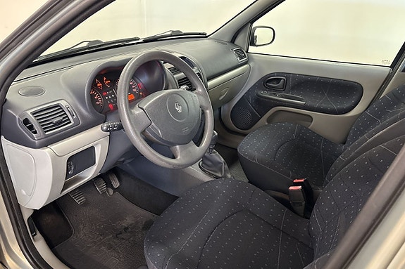 Renault Clio 10 of 19