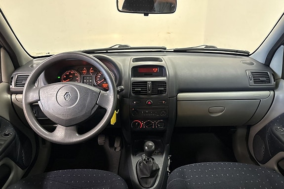 Renault Clio 12 of 19