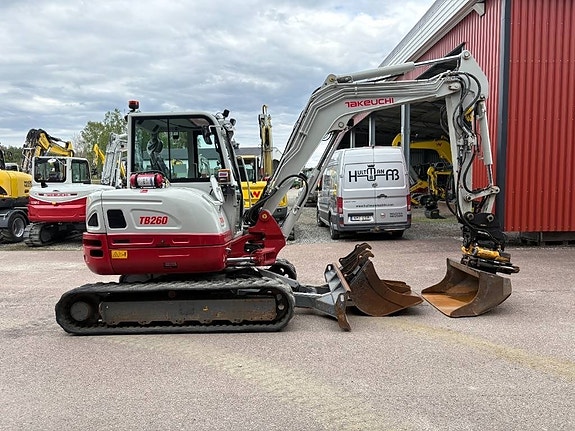 Takeuchi TB260 4 of 5