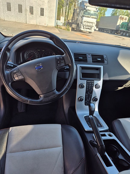 Volvo V50 2 of 6