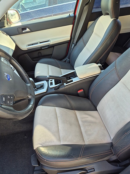 Volvo V50 3 of 6
