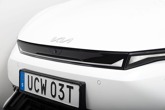 Kia EV6 3 of 5