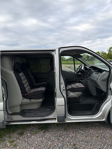 Opel Vivaro 2 of 5