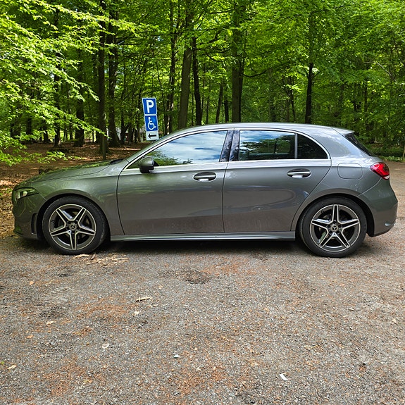 Mercedes-Benz A180 4 of 5