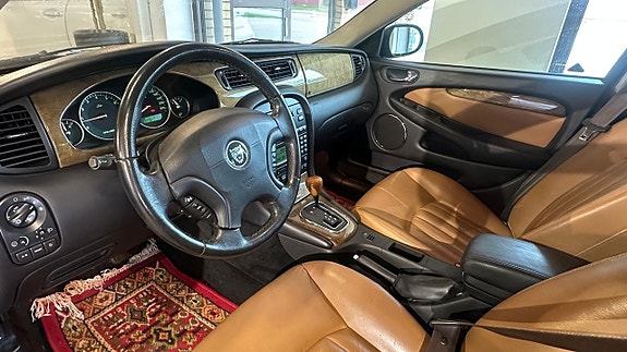 Jaguar X-TYPE 3 of 11