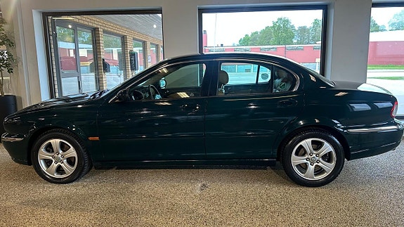 Jaguar X-TYPE 8 of 11