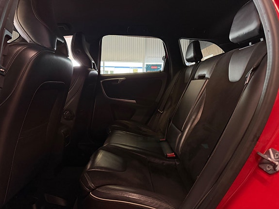 Volvo XC60 16 of 30