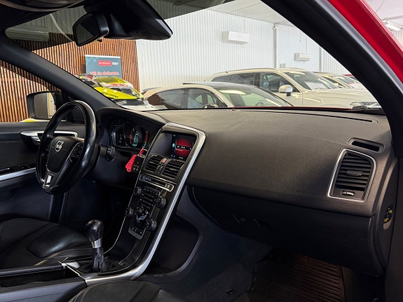 Volvo XC60 11 of 30