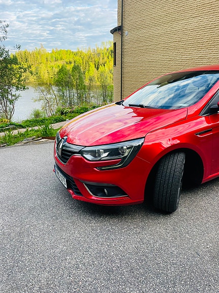 Renault Megane IV 3 of 5