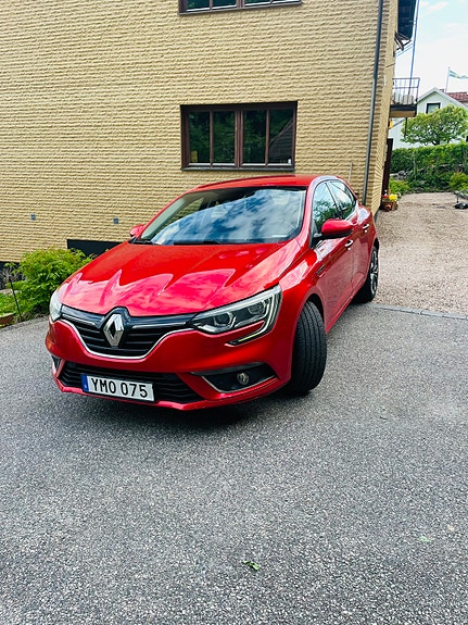 Renault Megane IV 2 of 5