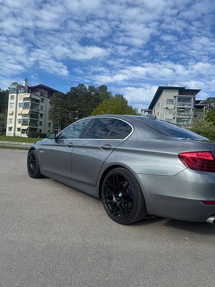 BMW 520d 2 of 5