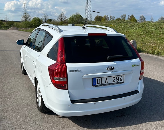 Kia Ceed 2 of 5