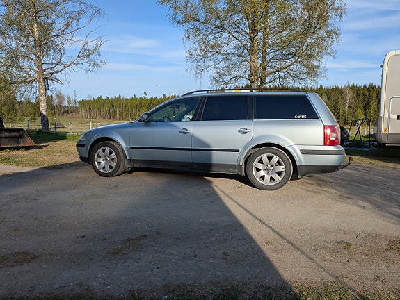Volkswagen Passat 2 of 5