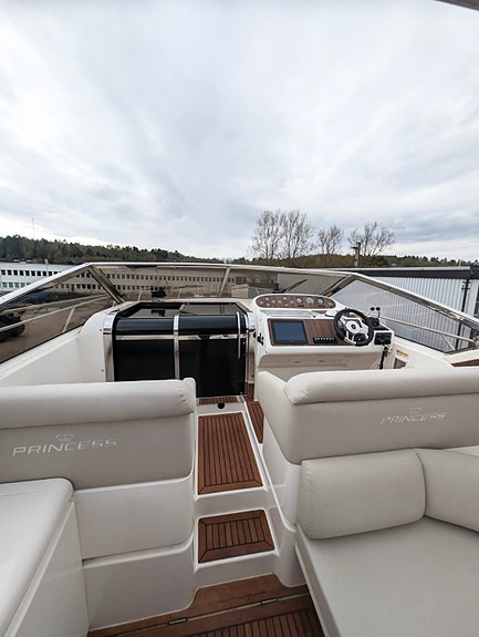 Princess 406 Riviera – Välutrustad och löpande uppgraderad pärla 5 of 12