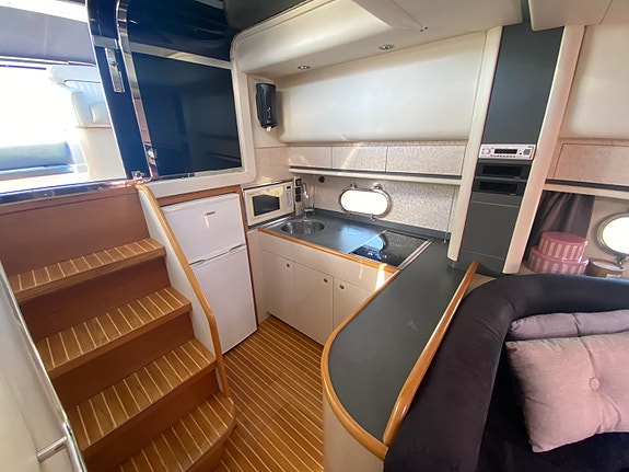 Princess 406 Riviera – Välutrustad och löpande uppgraderad pärla 8 of 12