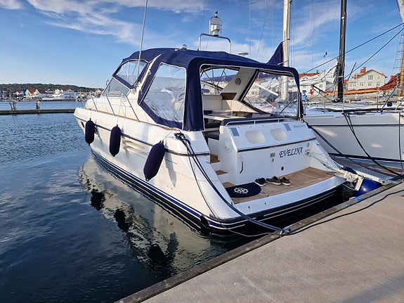 Princess 406 Riviera – Välutrustad och löpande uppgraderad pärla 2 of 12