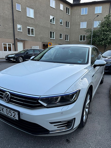Volkswagen Passat 2 of 5