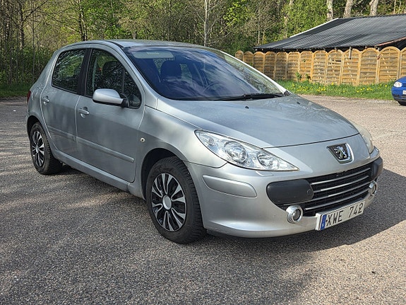 Peugeot 307 2 of 5