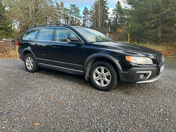 Volvo XC70 2 of 15