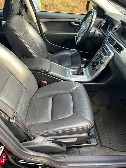 Volvo XC70 9 of 15