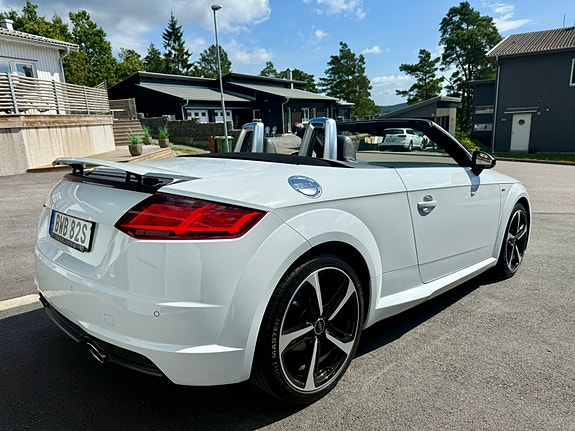 Audi TT 2 of 5