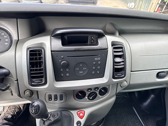 Opel Vivaro 19 of 22