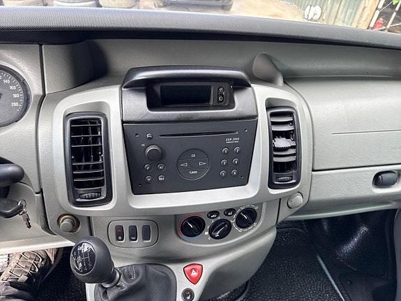 Opel Vivaro 12 of 22