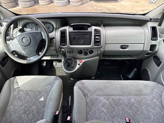 Opel Vivaro 13 of 22