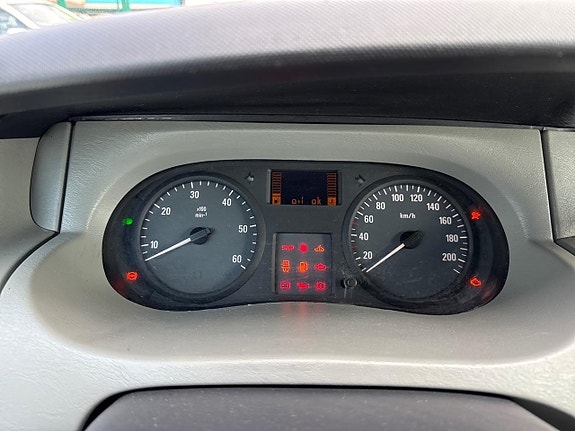 Opel Vivaro 11 of 22